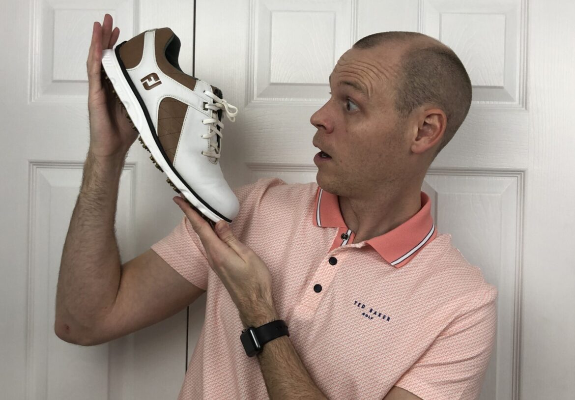 Should you buy spikeless golf shoes? (Are spiked golf shoes better than spikeless?)